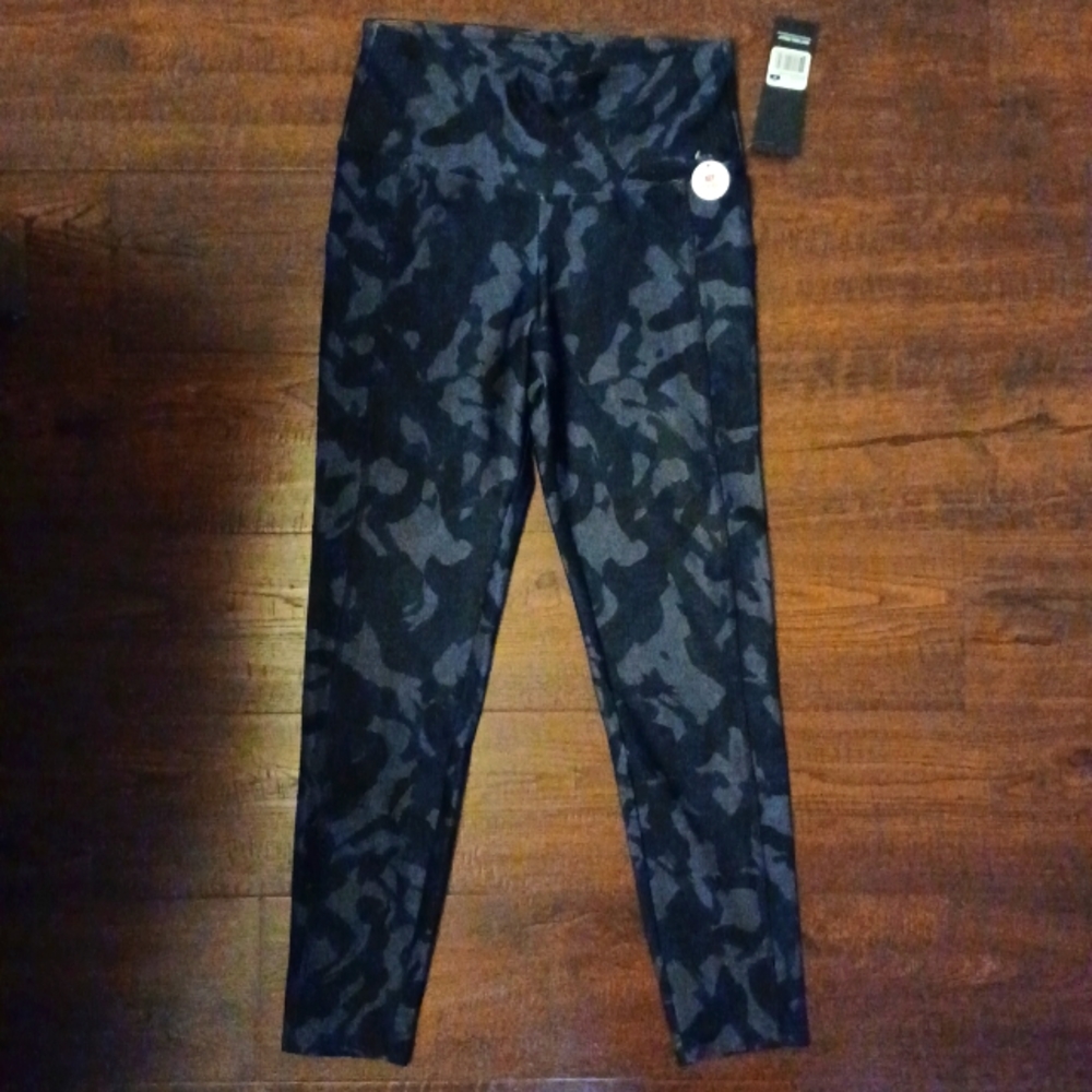 NWT Bally Total Fitness Camo Ankle Legging